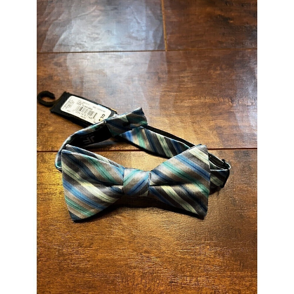J. Ferrar Silver Aqua Striped Bowtie